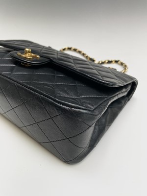 Lot 2828 - Chanel. Vintage shoulder bag. Classic Double...