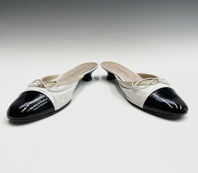 Lot 2834 - Chanel Shoes. Classic Chanel two tone kitten...