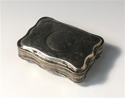 Lot 2008 - An early 19th century continental silver snuff box