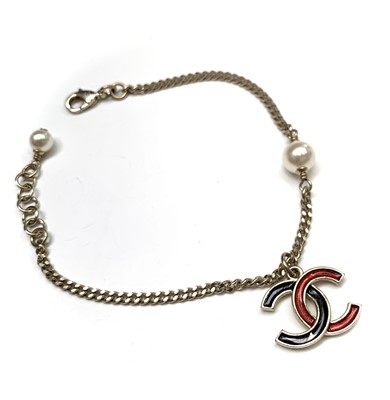 Lot 210 - Chanel bracelet Goldtone chain with two faux...