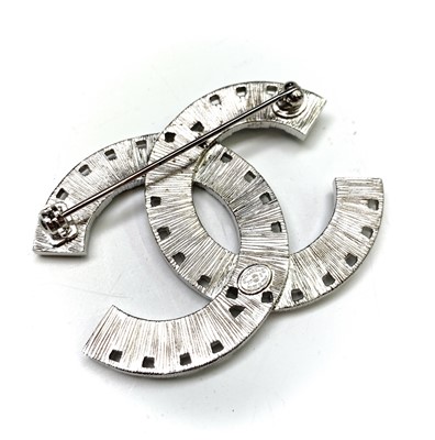 Lot 207 - Chanel brooch. Double C logo in silvertone...