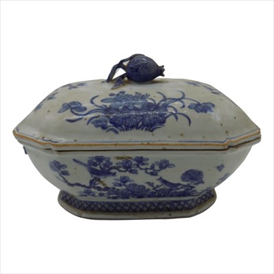 Lot 1105 - A Chinese blue and white porcelain tureen,...