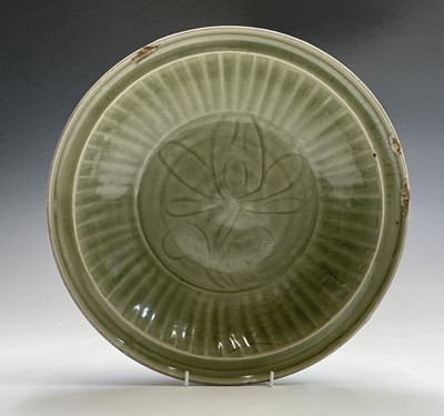 Lot 189 - A large Chinese longquan celadon bowl, Ming...