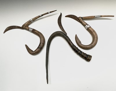 Lot 313 - A Chinese rice scythe, with buffalo horn...