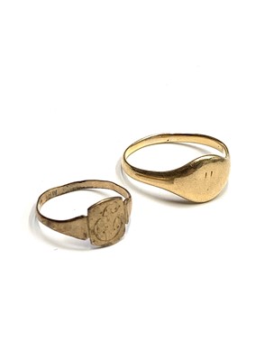 Lot 194 - An 18ct gold signet ring Size T 5.5 and a 9ct...