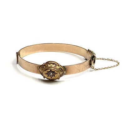 Lot 196 - A gold hinged bangle 14.6gm