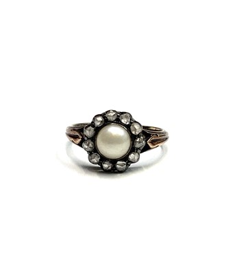 Lot 199 - A Victorian gold ring with a pearl and mine...