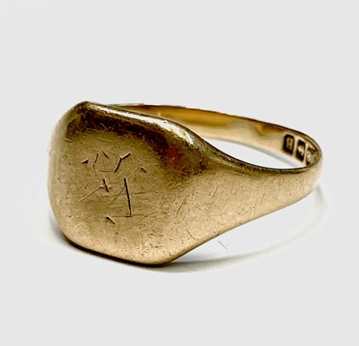 Lot 200 - An 18ct gold signet ring 6.2gm