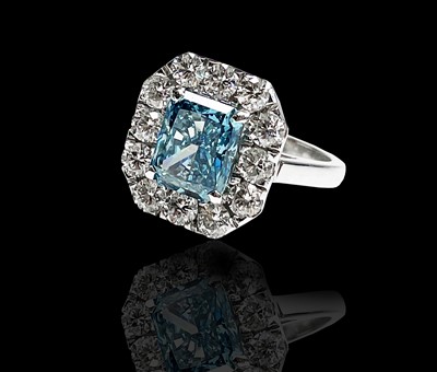 Lot 203 - An important and exceptional Fancy Vivid Blue...