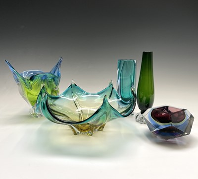 Lot 954 - A collection of Murano glass to include a bowl,...