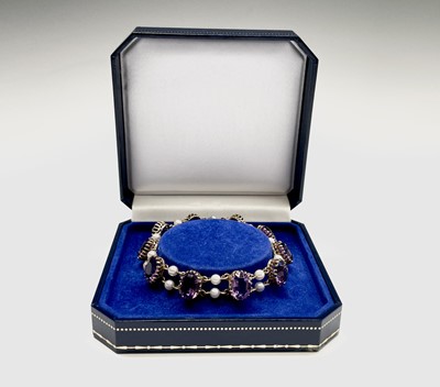 Lot 212 - A pretty 9ct gold amethyst and pearl bracelet...