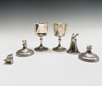 Lot 48 - A pair of silver cups 8.9oz and other scrap...