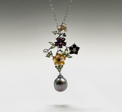 Lot 250 - A Jardin flower pendant with pearl, peridot...