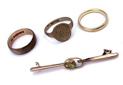 Lot 472 - An 18ct gold band 3.4gm, a 9ct band 3.8gm and...