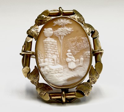 Lot 336 - A Victorian cameo brooch with ornate gilt...