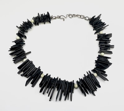 Lot 284 - A Helen Feiler necklace