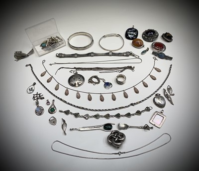 Lot 289 - Silver and silver coloured metal jewellery