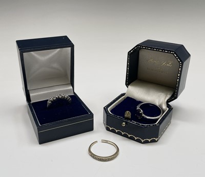 Lot 302 - A 9ct white gold ring set with an amethyst and...