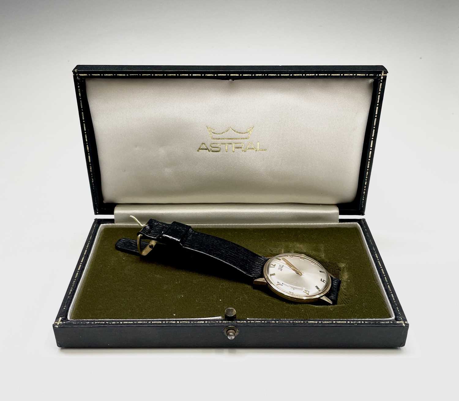 Lot 15 - A Holmans presentation gold watch by Astral...