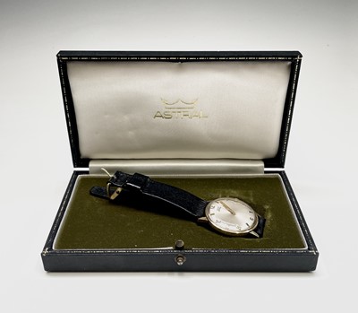 Lot 15 - A Holmans presentation gold watch by Astral...