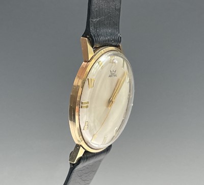 Lot 15 - A Holmans presentation gold watch by Astral...