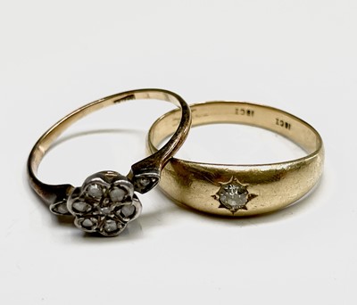 Lot 308 - An 18ct gold ring with a daisy diamond cluster...