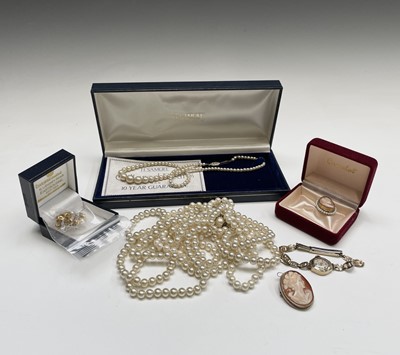 Lot 319 - A cultured pearl necklace with 9ct gold clasp,...