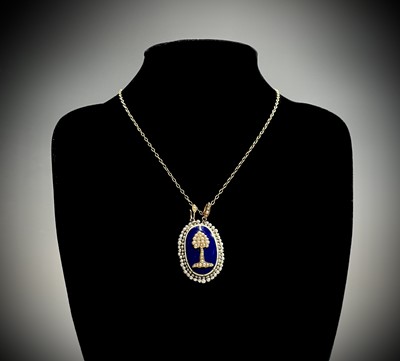 Lot 328 - A remarkable George III gold mourning pendant...