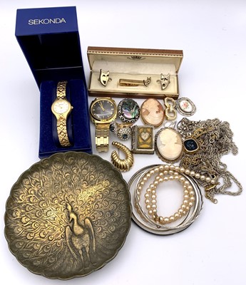 Lot 385 - Assorted jewellery and watches etc.