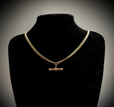 Lot 396 - A 9ct gold curb link 50cm chain with bar 9.3gm