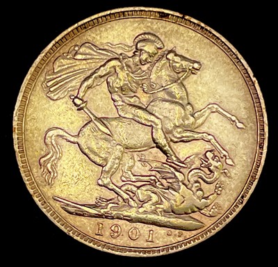 Lot 183 - A Victorian veiled head Sovereign 1900 Good...
