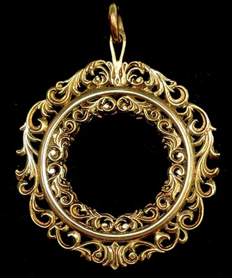 Lot 400 - A 9ct pendant locket with pierced chased...