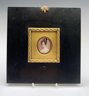 Lot 141 - Portrait miniature Portrait of an elegant...