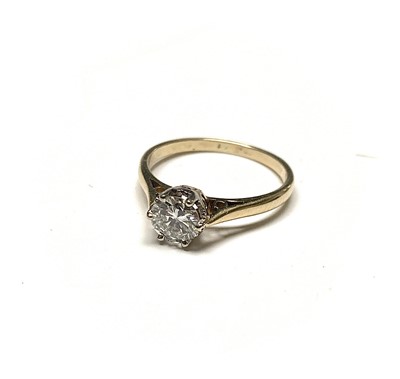 Lot 440 - An 18ct yellow gold solitaire ring set a...
