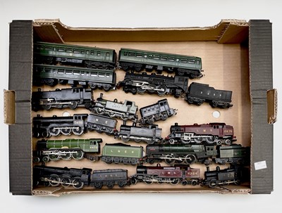 Lot 532 - Triang / Hornby 00 Gauge Model Railways...
