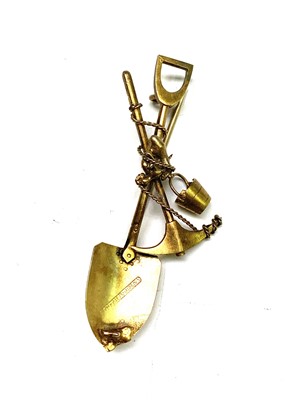 Lot 447 - A South African gold miner's brooch 5.1gm