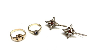 Lot 454 - A 9ct gold Dublin Claddagh ring Dublin 1985...