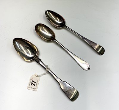 Lot 93 - Three silver spoons, a George IV plain fiddle...
