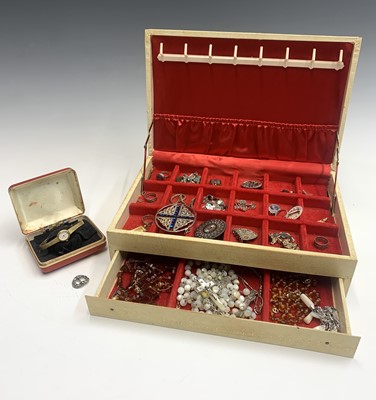 Lot 470 - Costume jewellery