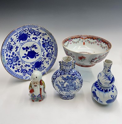 Lot 74 - A Chinese blue and white porcelain moon flask,...