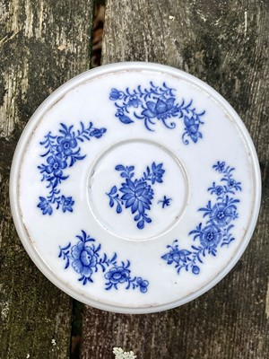 Lot 4 - A Chinese blue and white porcelain jar and...