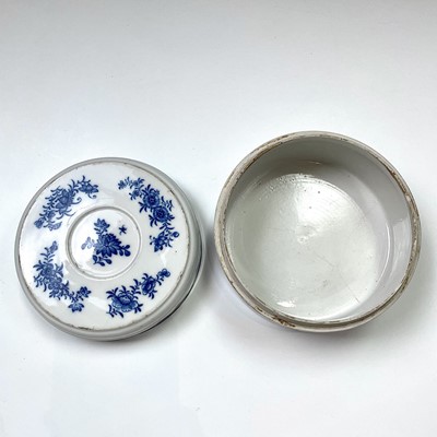 Lot 4 - A Chinese blue and white porcelain jar and...