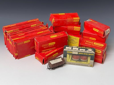 Lot 564 - OO Gauge Hornby / Wrenn Model Railways. Lot...