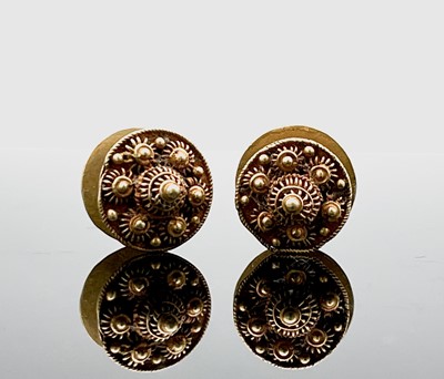 Lot 172 - A pair of Georgian high purity gold canntille...