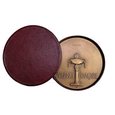 Lot 154 - A French bronze 'Alliance Francaise' medal...