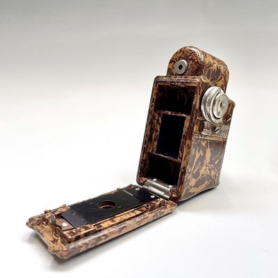 Lot 92 - A Coronet Midget brown bakelite camera, height...