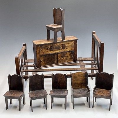 Lot 157 - A suite of early 20th century beech doll's...