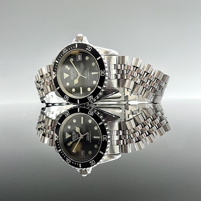 Lot 14 - A TAGHeuer 1000 Quartz, gentleman's wristwatch...