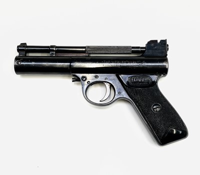Lot 219 - A Webley & Scott mark I patent .177 air pistol,...