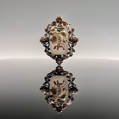 Lot 161 - A Georgian coloured gold brooch set a...
